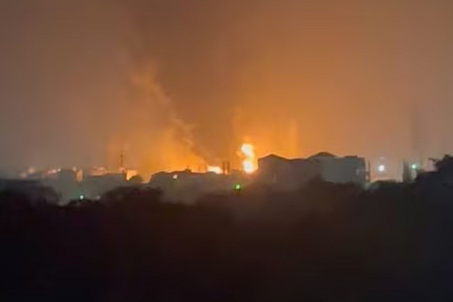 Depot BBM dekat Istana Presiden Meledak, 100 Orang Jadi Korban