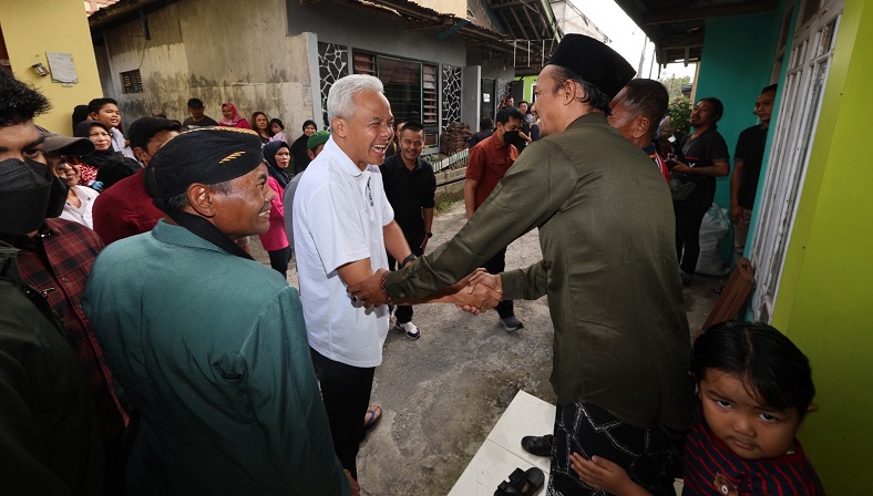 Menginap di Rumah Ustaz Wonosobo, Ganjar Tegaskan Komitmen Beri Insentif ke Guru Agama