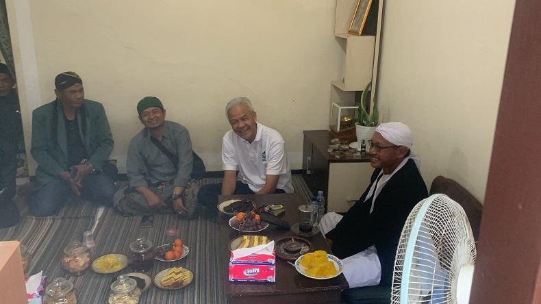 Ganjar Menginap di Rumah Warga Wonosobo, Disuguhkan Tempe Kemul