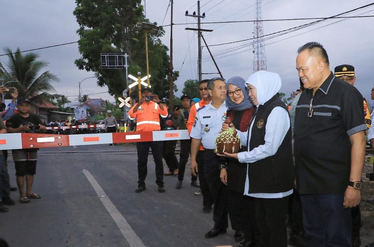 Gubernur Jatim Resmikan Pintu Perlintasan KA dan Pos Jaga di Banyuwangi