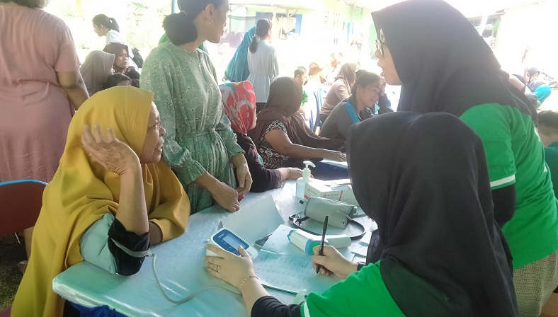 HT Gelar Pengobatan Gratis dan Bazar Minyak Goreng Murah di Neglasari Tangerang