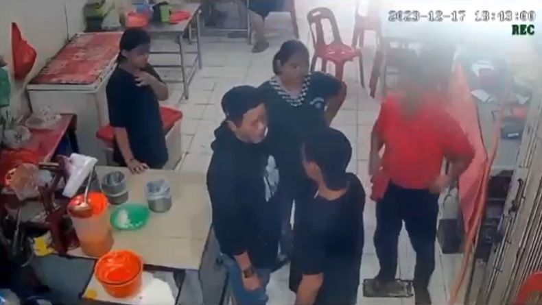 Keributan Preman Kampung dengan Anak Pemilik Resto di Medan Terekam CCTV