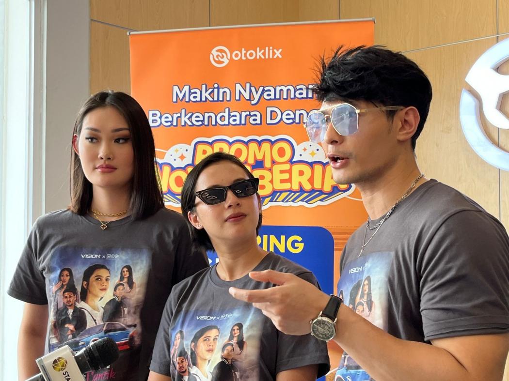 Intip Kisah Seru di Balik Layar Montir Cantik: Belajar Mobil Balap dan Drag Racing!