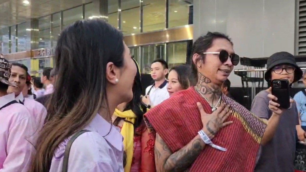 Cara Unik Deputi Inklusi Ganjar-Mahfud Nonton Debat Cawapres