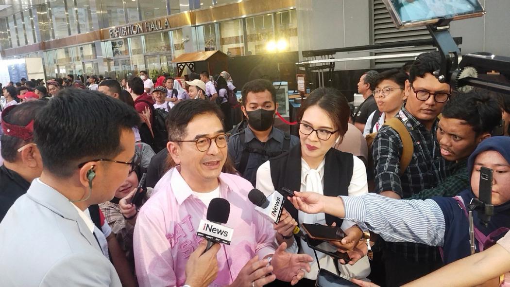 Bertepatan Hari Ibu, Arsjad Rasyid Kenakan Baju Berwarna Pink  saat Hadiri Debat Perdana Cawapres