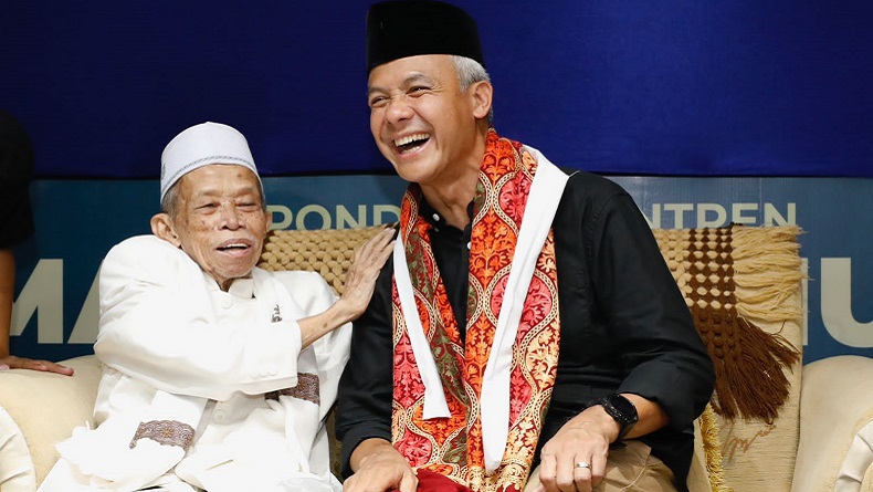 Ganjar-Mahfud Didoakan Menang Pilpres 2024 saat Sowan ke Ponpes Mansyaul Huda Majalengka