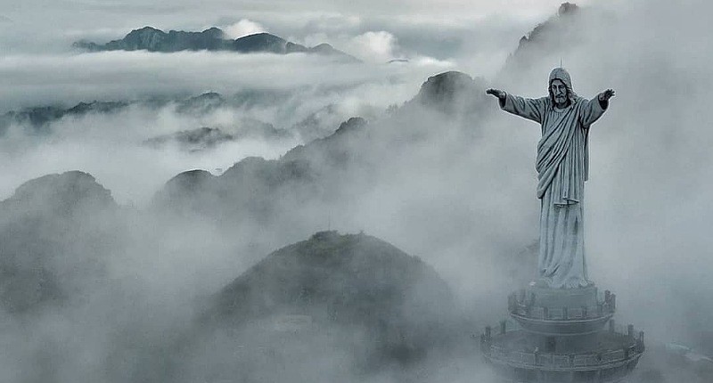 4 Tempat Wisata Rohani Terindah di Indonesia, Unik Ada Patung Yesus di Atas Awan
