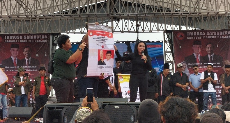 Rieke Diah Pitaloka Ajak Warga Cikarang Coblos Ganjar-Mahfud di Pilpres 2024