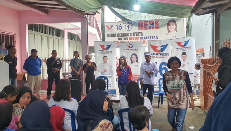 Caleg Perindo Rere Tati Blusukan Sosialisasi KTA Berasuransi dan Ganjar-Mahfud di Depok