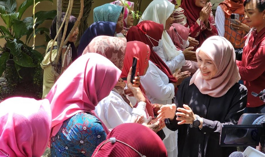 Siti Atikoh Berkunjung ke Yogyakarta dan Jawa Tengah, Disambut Meriah Emak-Emak Pengajian