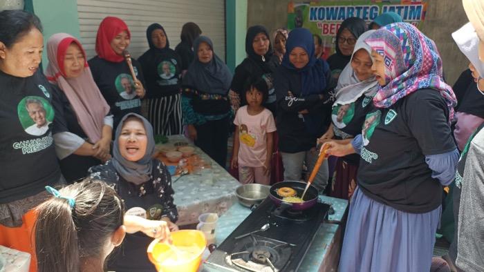 Kowarteg Ganjar-Mahfud Berikan Pelatihan UMKM untuk Ibu-ibu di Situbondo