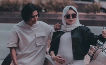 Menanti 5 Tahun, Charly Van Houten dan Shinta Regina Bahagia Dikaruniai Anak Ketiga