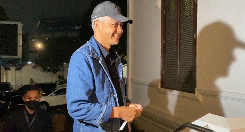 Slankers Heboh, Ganjar Pranowo Nonton Konser Slank Tampil Modis dengan Jaket Jeans