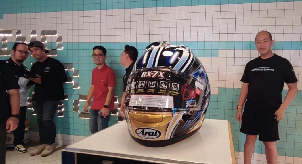 Helm Kotor Bikin Wajah Berjerawat, Begini Cara Membersihkannya