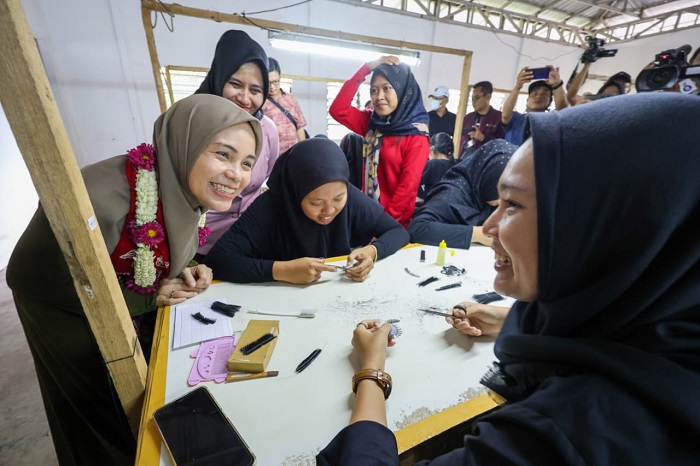 Pabrik Bulu Mata di Purworejo Pekerjakan Ibu Rumah Tangga, Atikoh Ganjar: Pemberdayaan Ekonomi Luar Biasa