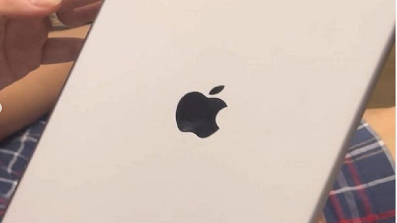 Baim Wong Kasih Kado iPad untuk Anak: Resmi Kok Nak!