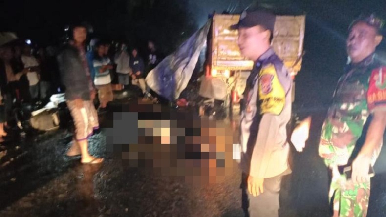 Tabrak Truk yang Lagi Parkir, Pemotor Tewas di Rumpin Bogor