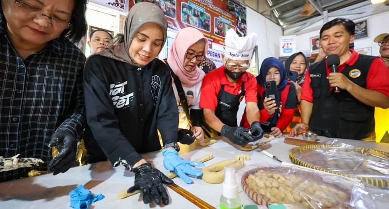 Atikoh Nostalgia Kenang Masa Kecil Suka Jajan Ndog Bledeg Banyumas 