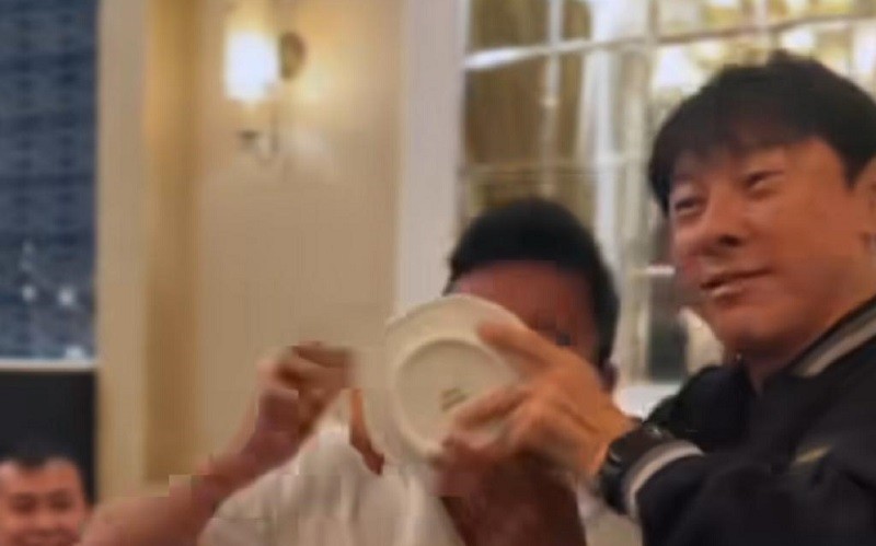 Momen Keakraban Shin Tae-yong dan Pemain Timnas Indonesia Rayakan Ulang Tahun Arkhan Fikri