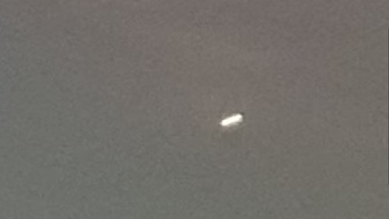 Momen UFO Berbentuk Tic Tac Terlihat di Langit Inggris, Sempat Dikira Bintang