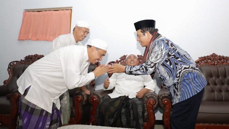 Mahfud MD Didoakan Pengasuh Ponpes Miftahul Ulum Lumajang Jadi Pemimpin Bangsa