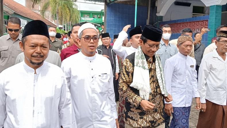 Mahfud MD Tiba di Ponpes Bustanul Makmur Banyuwangi, Disambut Lantunan Sholawat