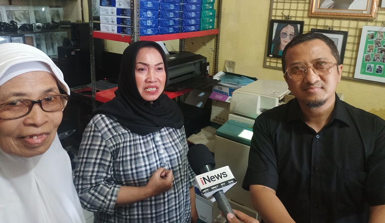 Pemilik Toko Percetakan di Pasar Rebo Semringah Dikunjungi Ustaz Yusuf Mansur