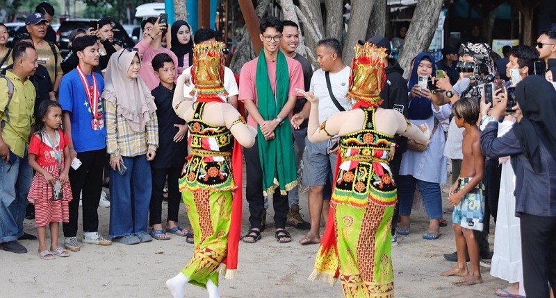Ngobrol Bareng Pemuda Banyuwangi, Alam Ganjar Apresiasi Perkembangan Pariwisata Daerah
