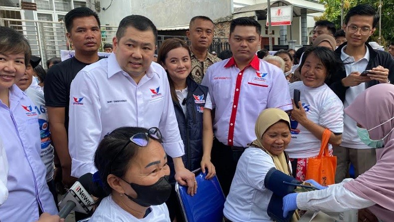 Hary Tanoesoedibjo Hadir di Bazar Minyak Murah, Warga Sambut dengan Antusias