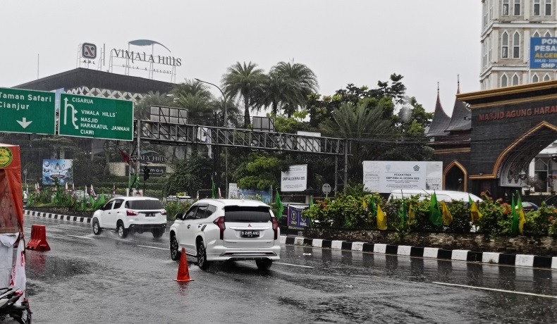61.141 Kendaraan Lintasi Jalur Puncak Bogor di Hari Pertama Long Weekend
