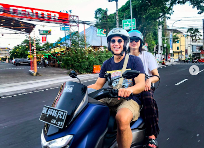 Bali Macet Parah Jelang Tahun Baru, El dan Dul Malah Happy: Solusinya Motoran