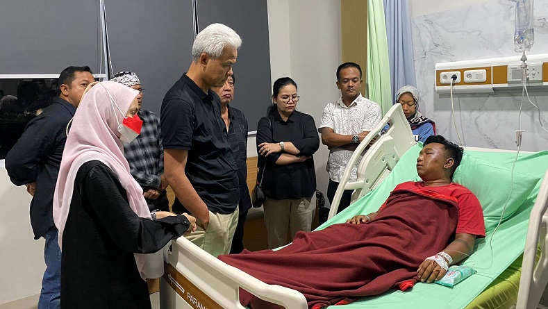 Ganjar Jenguk Relawan yang Dianiaya Oknum TNI di Boyolali