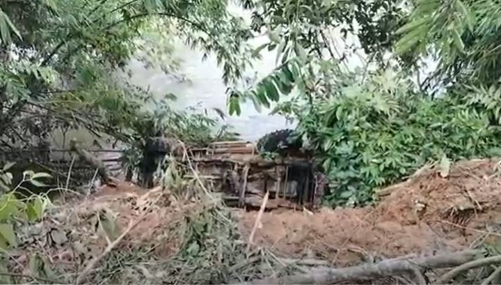 Tebing 30 Meter Longsor Timpa 3 Mobil di Bungo, Anggota Polisi Tewas Tertimbun