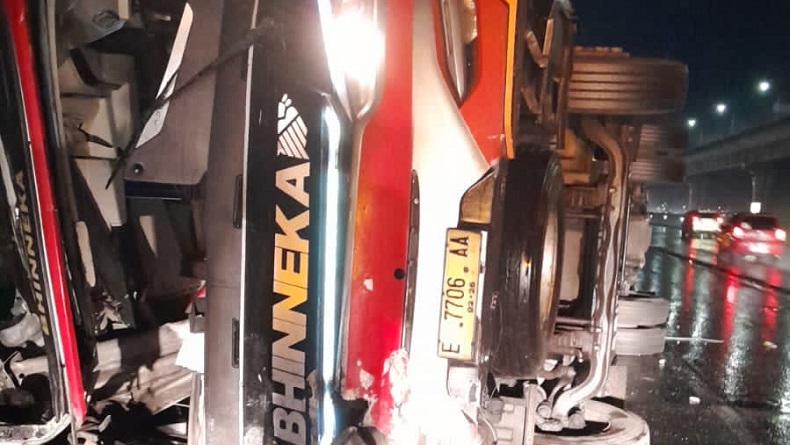 Bus Kecelakaan di Tol Jakarta-Cikampek, 6 Orang Tewas Belasan Luka-luka