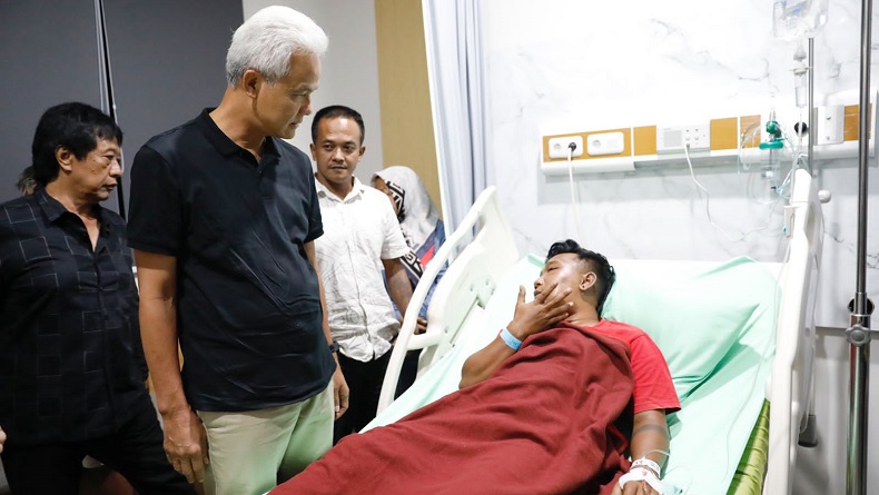 Ganjar Jenguk Relawan yang Dianiaya Oknum TNI: Siapa pun Tak Boleh Semena-mena