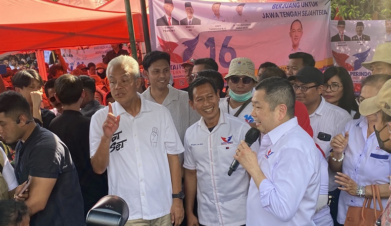 Ganjar dan Atikoh Hadiri Bazar Murah dan Pemeriksaan Kesehatan Gratis Perindo di Semarang