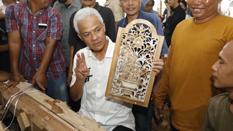 Perajin Ukiran Jepara Curhat ke Ganjar, Harap Kemudahan Akses Permodalan
