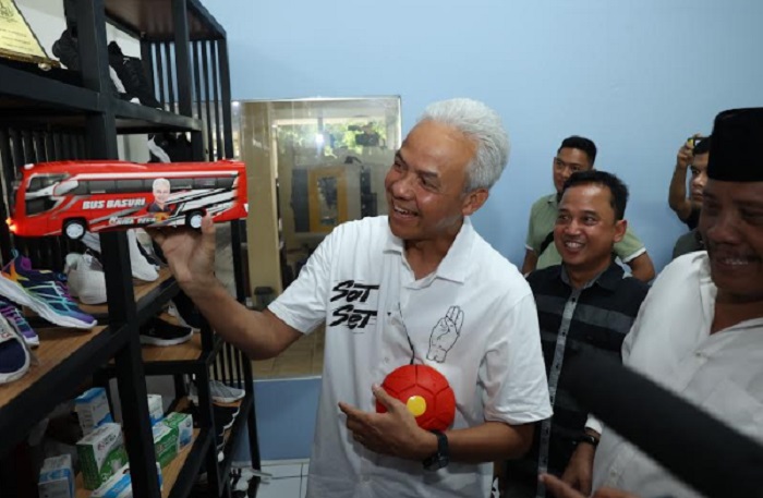 Kunjungi Pabrik Mainan Anak, Ganjar Temukan Gambar Dirinya di Miniatur Bus