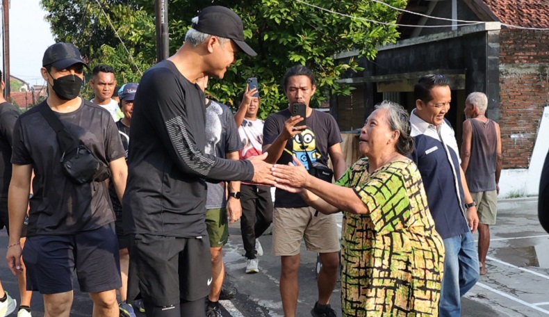 Warga Semarang Antusias Bertemu Ganjar di Jalan: Wah Presidenku Datang