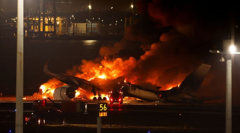 Cerita Kengerian Penumpang Japan Airlines saat Pesawat Bertabrakan lalu Terbakar