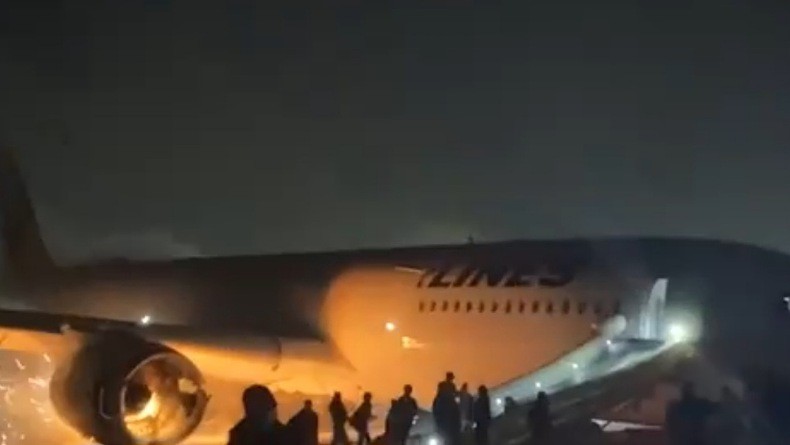 Viral Video Detik-Detik Pesawat Japan Airlines Terbakar, Warganet Kagum Penumpang Tetap Tertib 