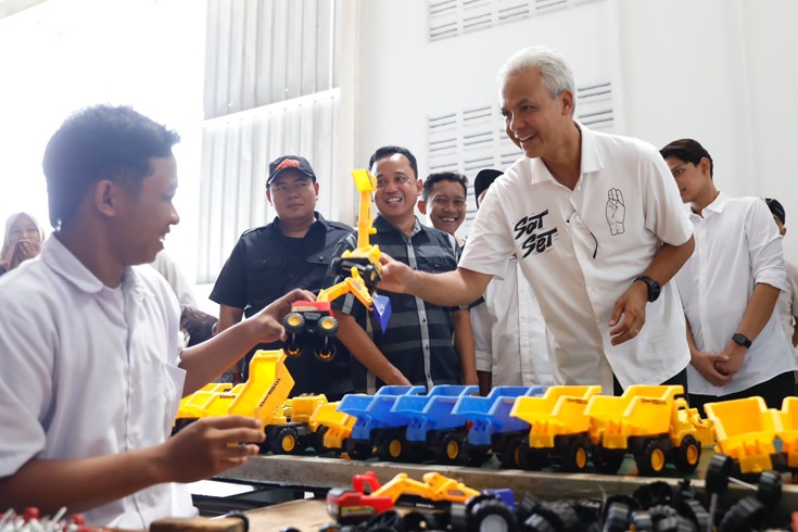 Sambangi Pabrik Mainan di Demak, Ganjar Apresiasi Produksi Lokal dan Ciptakan Ribuan Lapangan Kerja