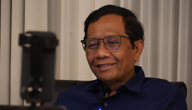 Kocak! Netizen Tanya Hukum Maling Sandal hingga Bebek Madura ke Mahfud MD saat Live TikTok