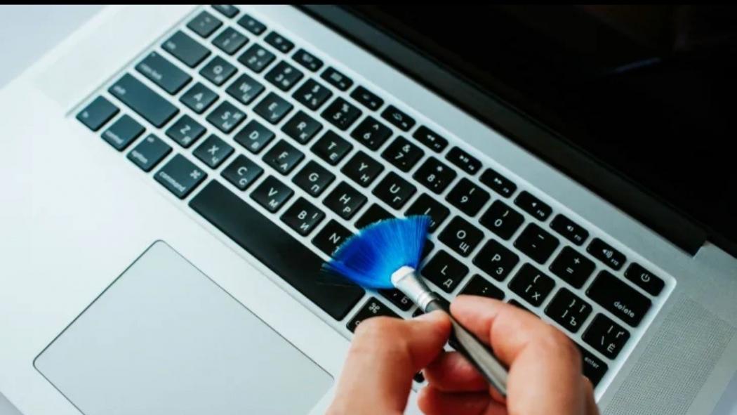 Waspada Banyak Kuman, Begini Cara Bersihkan Keyboard Laptop yang Aman