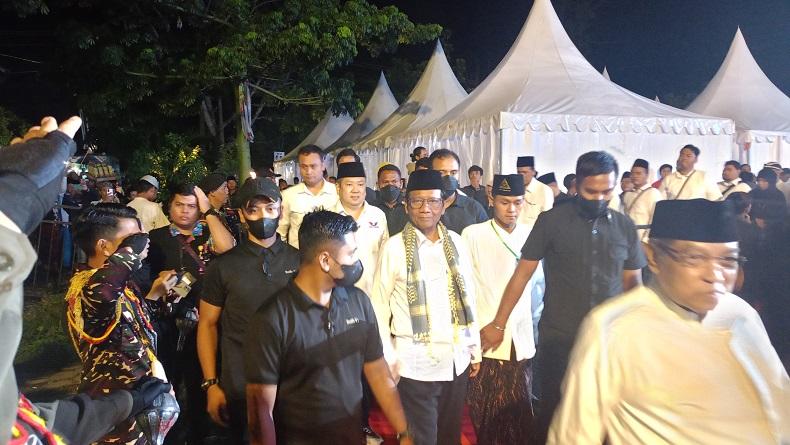 Mahfud MD dan HT Tiba di Acara Sholawat Persatuan Indonesia di Demak, Disambut Meriah Jemaah