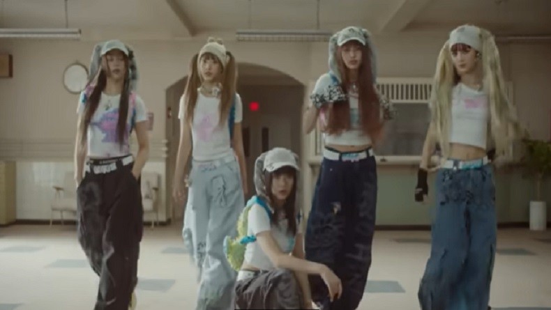 Ramai Idol Kpop Jalan-Jalan ke Mal di Jakarta, Member New Jeans Santai Pakai Baju Kasual