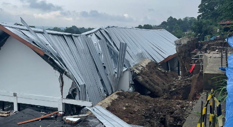 Hujan Deras sejak Siang, Tembok di Stasiun Maseng Bogor Roboh