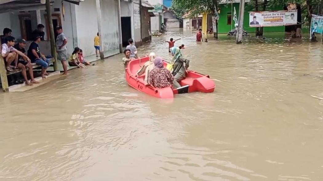 Hujan Deras, Kampung Kalendrowak Cikarang Sudah 3 Hari Terendam Banjir