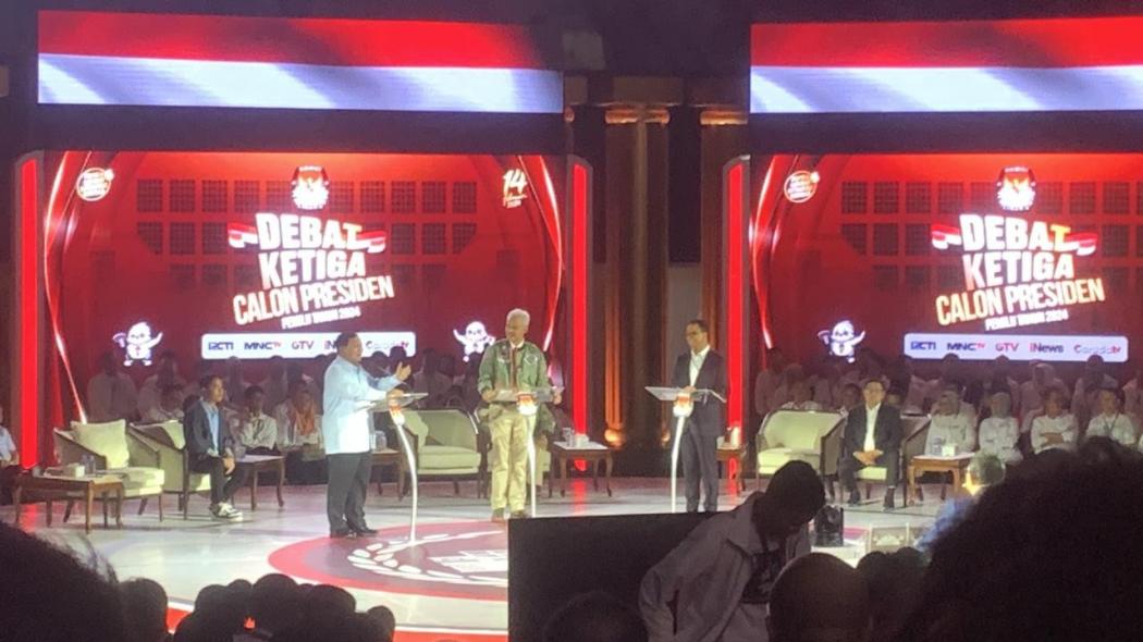 Prabowo Senyum Kecut saat Anies Singgung soal Pembelian Alutsista Bekas