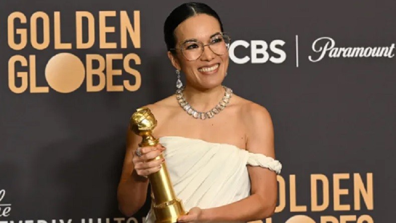 Mencatat Sejarah, Ali Wong dan Steven Yeun Artis Asia Pertama Raih Golden Globes 2024